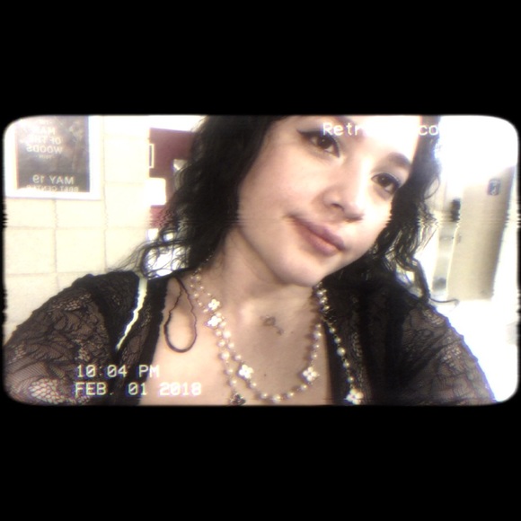 Meet your Posher, Jessica - Picture 3 of 3